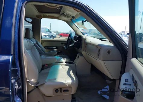 2002 Chevrolet Suburban 1500 Lt z USA, uszkodzony, nr VIN 1GNEC16Z32J325917